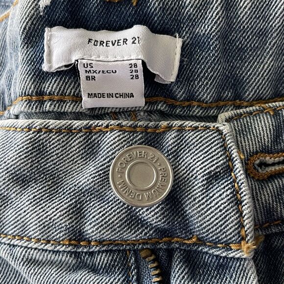 Forever 21 SZ 28 Cropped Jean Distressed Hi-Rise Zip-Fly Light Wash Frayed Hems - Picture 9 of 11